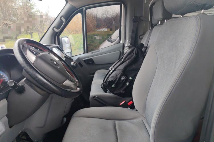 Used Foton Toano 2024 Joyear Multi-Function 2.0T Manual Long-Wheelbase Mid-Roof Model with Single Rear Tire Available in 5/6/7/9-Seater Configurations