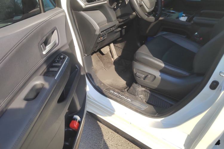 Used Toyota Sienna 2021 2.5L Hybrid Premium Edition
