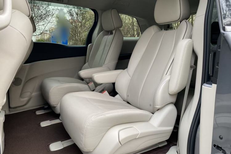 Used Buick GL8 2021 Land Cruiser Executive Class 652T Luxury Model