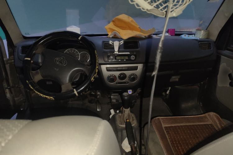 Used CHANGAN KAICHENG Taurus 2011 1.3L Standard Version Center Console