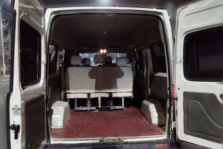 Used SAIC MAXUS Xintu V80 2014 2.5T Aotuntong Short Wheelbase Mid-Roof Model