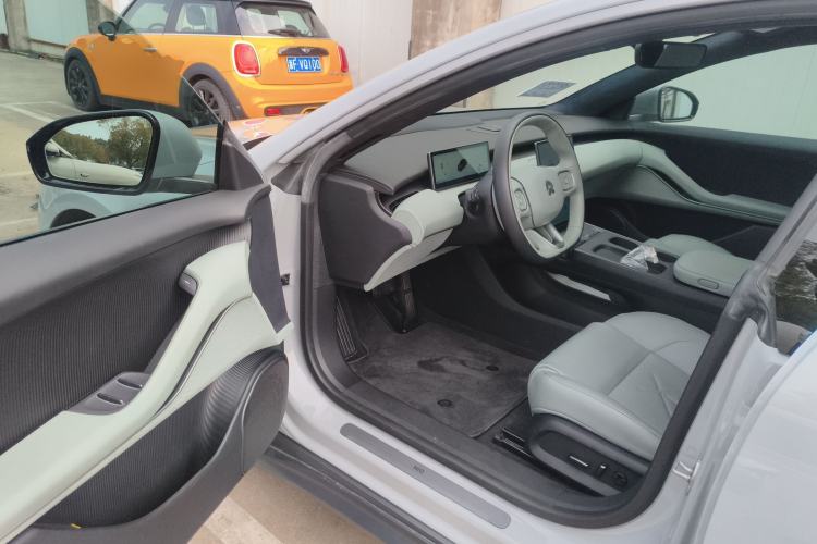 Used Nio ET5 2022 75 kWh Driver Seat