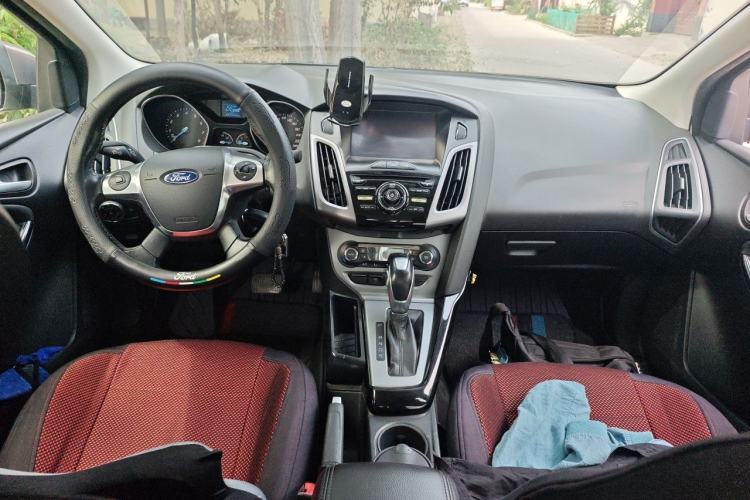 Used Ford Focus 2012 Sedan 1.6L Automatic Fashion Edition
