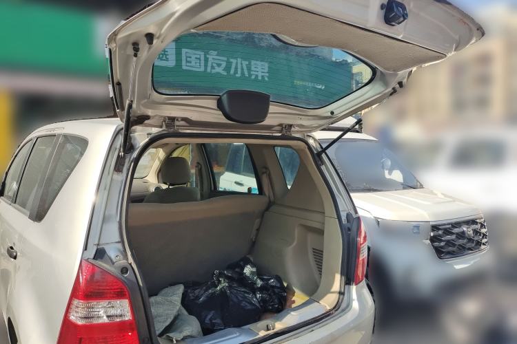 Used Nissan Livina 2010 Jingyue Edition 1.6L Manual All-Around Model
