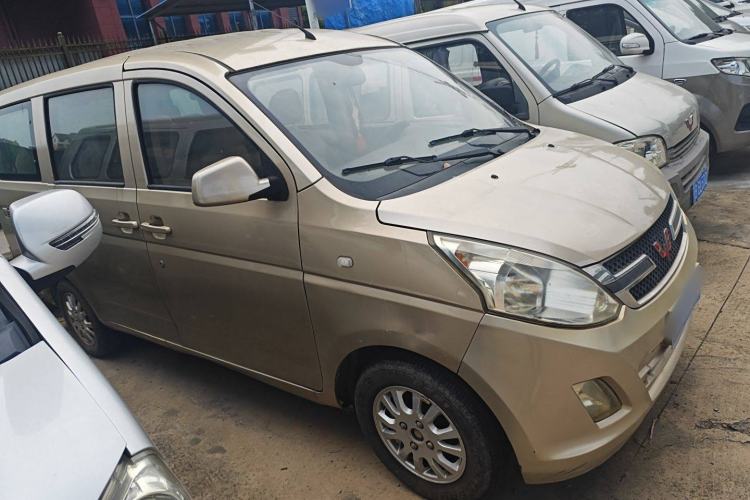Used Wuling Rongguang V 2016 1.5L Standard Version

