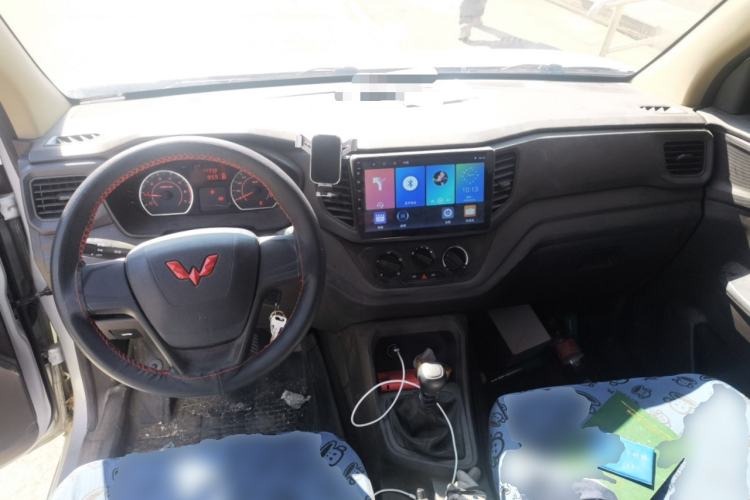 Used Wuling Hongguang V 2022 1.5L Jingqu Version Hydraulic Power Steering LAR Center Console