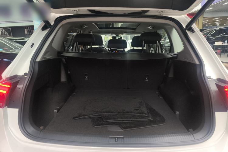 Used Volkswagen Tiguan L 2022 330TSI Automatic Two-Wheel Drive R-Line Enhanced Edition Trunk