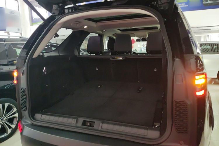 Used Land Rover Discovery 2018 3.0 SC V6 SE Trunk