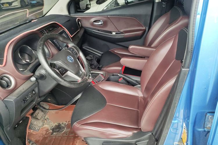 Used Venucia M50V 2019 1.6L CVT Luxury Edition
