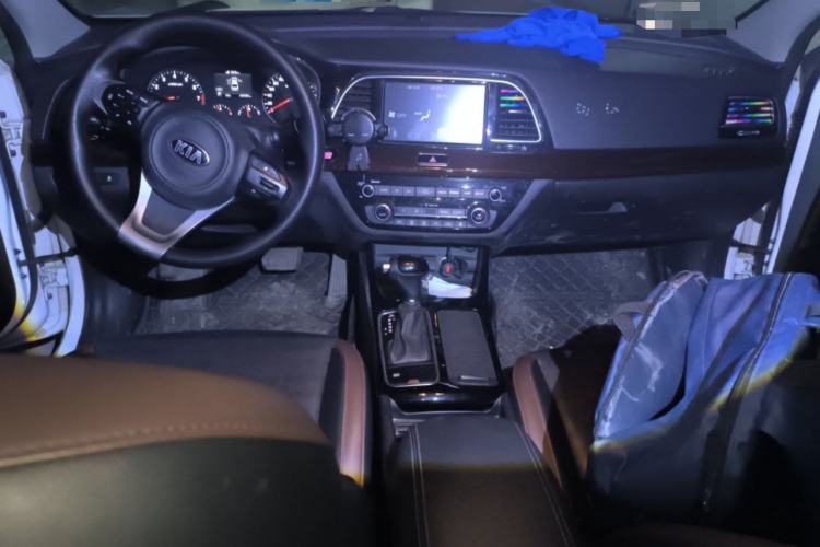 Used Kia K3 (Kai Shen) 2017 1.8L Automatic GLS Center Console