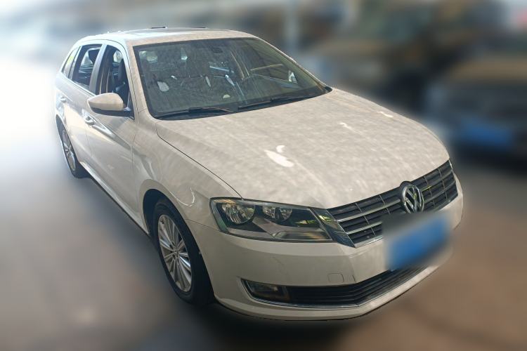 Used Volkswagen Gran Lavida 2013 1.4 TSI Automatic Comfort Model Front Right 45 Deg