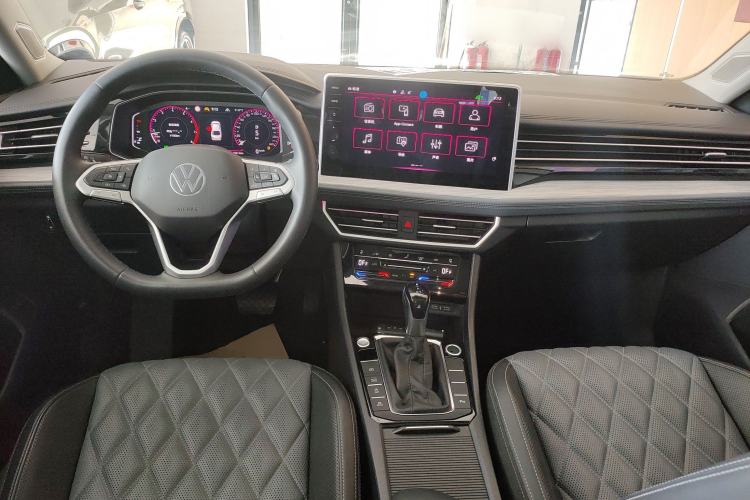 Used Volkswagen Sagitar 2023 300TSI DSG Excellence Edition Center Console