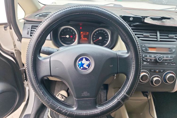 Used Venucia R50 2013 1.6L Manual Fashion Edition
