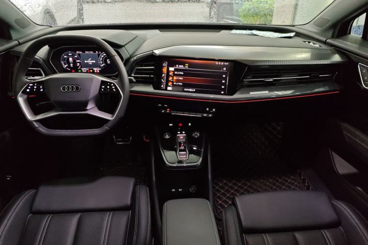 Used Audi Q4 e-tron 2024 40 e-tron Boundary Edition in Midnight Blue Center Console