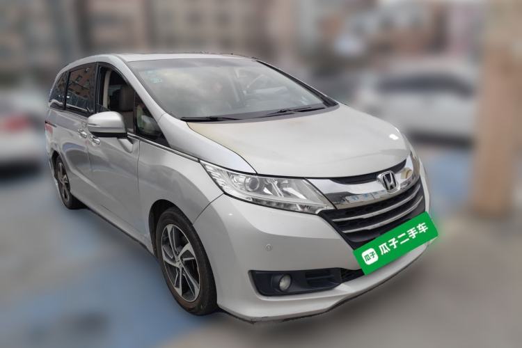 Used Honda Odyssey 2015 Revised 2.4L Luxury Edition Front Right 45 Deg