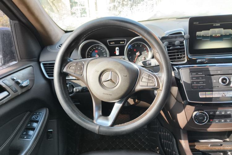 Used Mercedes-Benz GLE 2018 GLE 320 4MATIC Luxury Collection Edition Steering Wheel