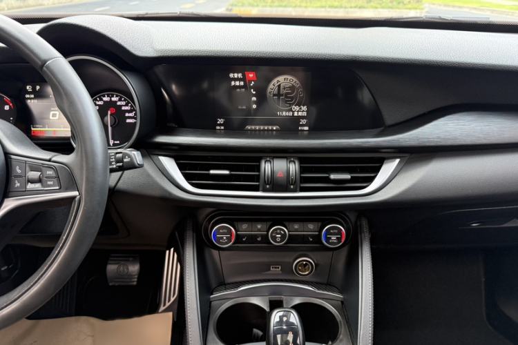 Used Alfa Romeo Stelvio 2017 2.0T 200HP Luxury Edition
