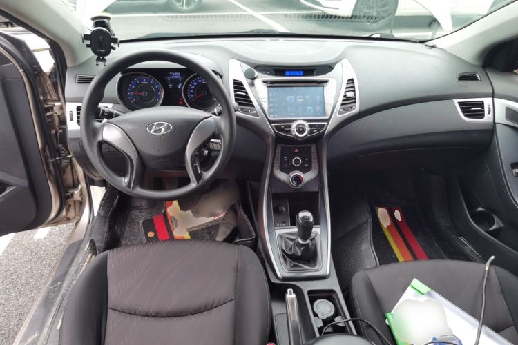 Used Hyundai Elantra (5th Generation / Langdong) 2012 1.6L Manual Fashion Edition Center Console