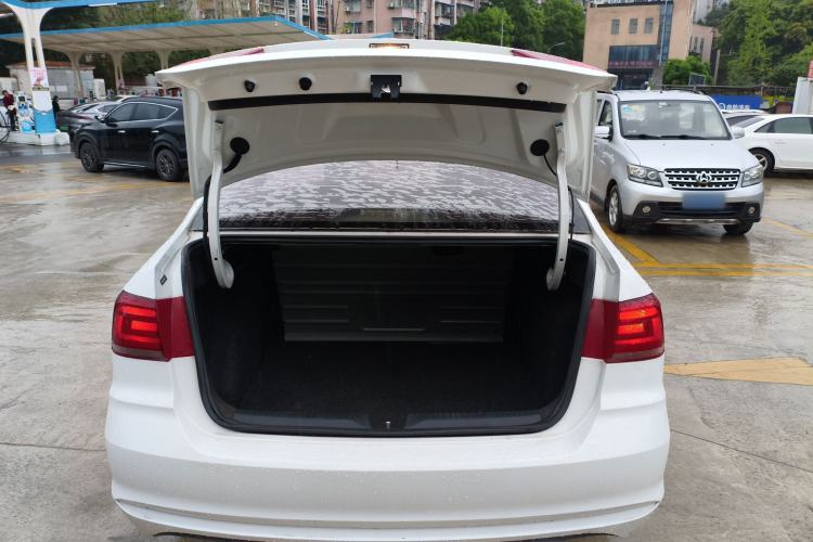 Used Volkswagen Santana 2016 1.6L Manual Fashion Edition Trunk