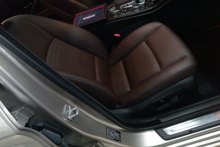 Used BMW 5 Series 2014 525Li Luxury Design Package Right Front Seat