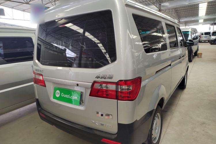 Used Jinbei Hiace X30 2023 1.5L Super-Comfortable Passenger Van 5/6/7-Seater Non-Air-Conditioned Version Model SWC15M