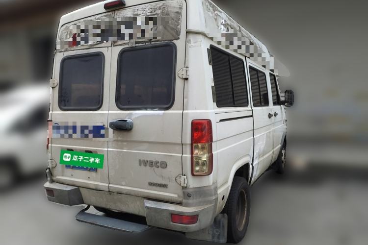 Used Iveco Daily 2017 2.5T A35 Passenger Van 5-7 Seats Model 47Z5