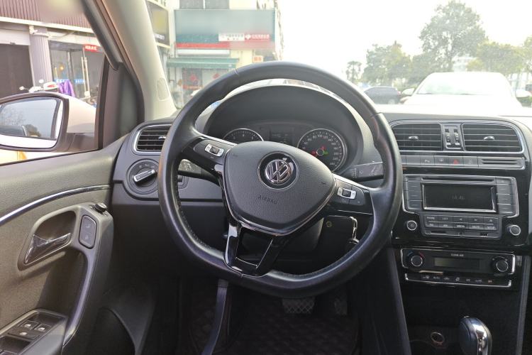 Used Volkswagen Polo 2016 1.6L Automatic Luxury Model Steering Wheel