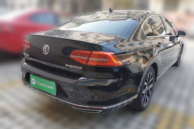 Used Volkswagen Magotan 2017 330TSI DSG Luxury Model Rear Right 45 Deg