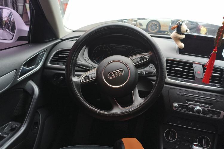 Used Audi Q3 2016 35 TFSI Fashion Model Steering Wheel
