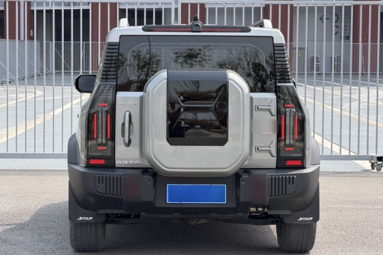 Used JETOUR Traveler 2023 2.0T All-Wheel-Drive CrossPRO Exterior 5