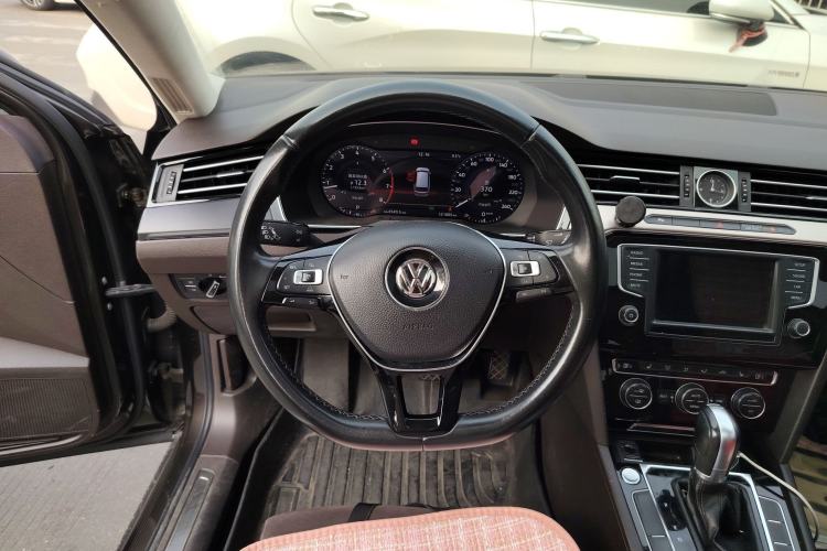 Used Volkswagen Variant 2017 380TSI Two-Wheel Drive Comfort Edition
