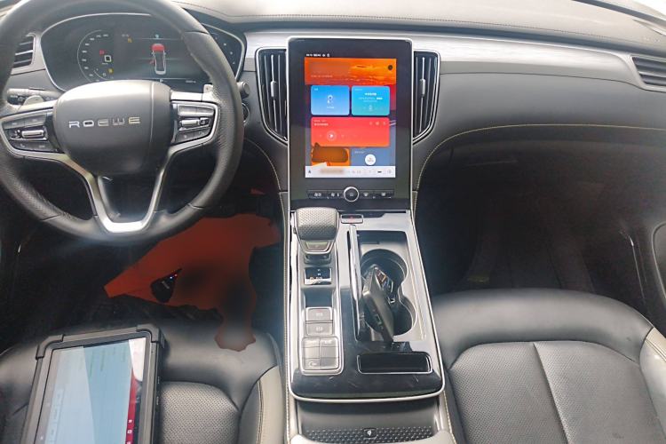 Used Roewe i6 MAX 2020 300TGI Automatic Supreme Edition with Cool Sunroof and Advanced Driving Features
