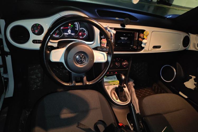 Used Volkswagen Beetle 2015 180TSI model
