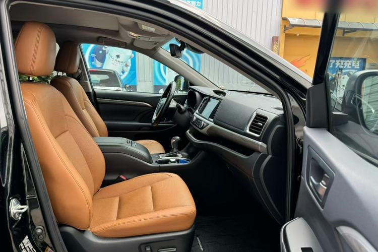 Used Toyota Highlander 2018 2.0T Four-Wheel Drive Knight Edition 7 Seats China VI Standard
