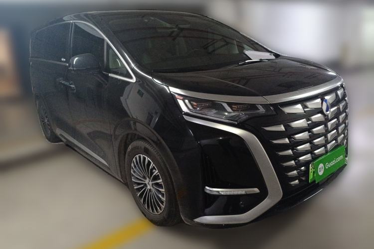 Used Denza D9 2024 DM-i 1050 Luxury Model Front Right 45 Deg