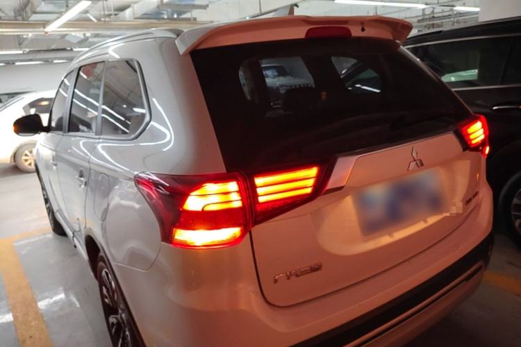 Used Mitsubishi Outlander 2019 2.0L Two-Wheel Drive Comfort Edition 7-Seater China VI Standard Rear Left 45 Deg