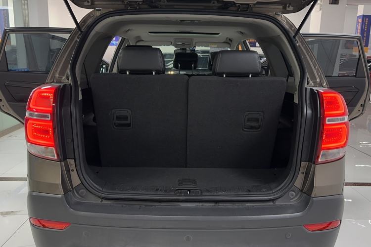 Used Chevrolet Captiva 2015 2.4L 4x4 Flagship Edition 7-Seater
