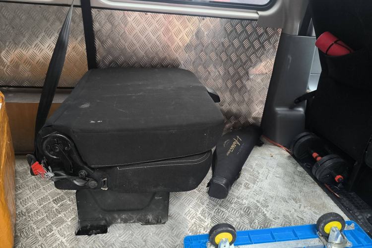 Used SAIC MAXUS Xintu V80 2021 2.0T Manual Classic Aoyuntong Short Wheelbase Mid-Roof 5/6-Seater