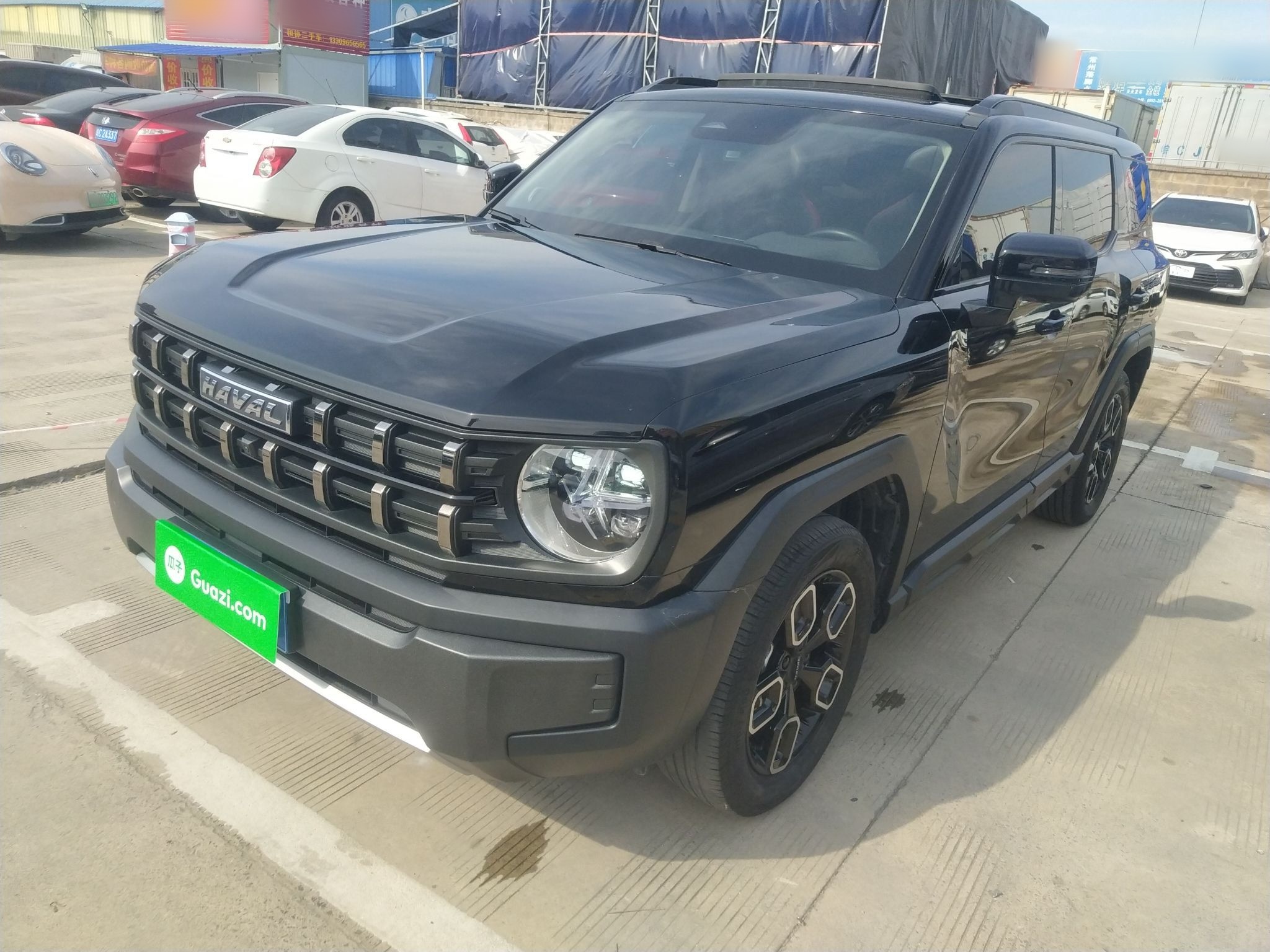 تحت مقدمة السيارة