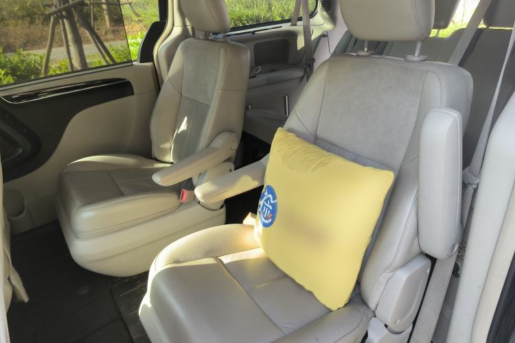 Used Chrysler Grand Voyager 2013 3.6L Luxury Edition Interior 4