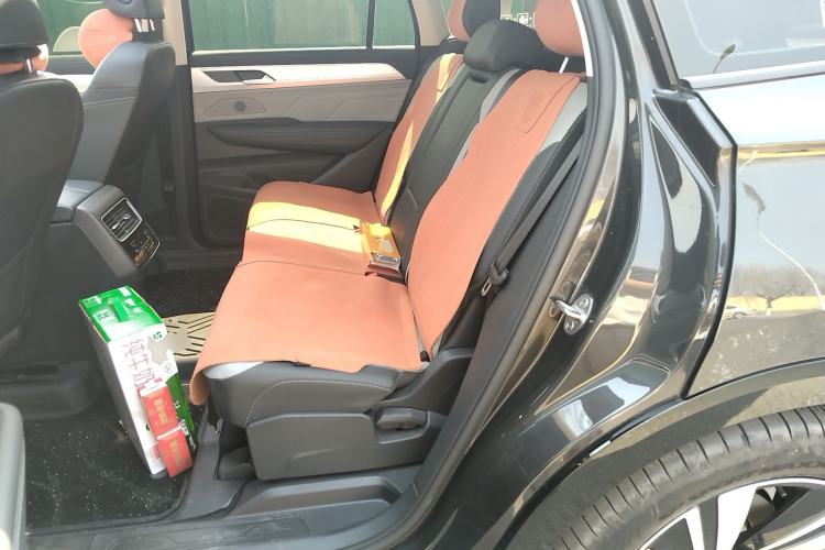 Used Volkswagen Tavendor 2024 380TSI All-Wheel-Drive R-Line Cruise Premium Edition Left Rear Seat