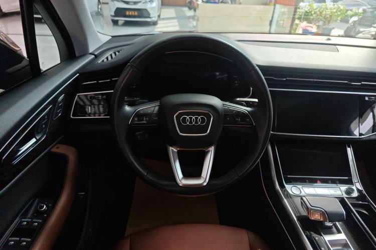 Used Audi Q7 2020 55 TFSI quattro S line sports model Steering Wheel