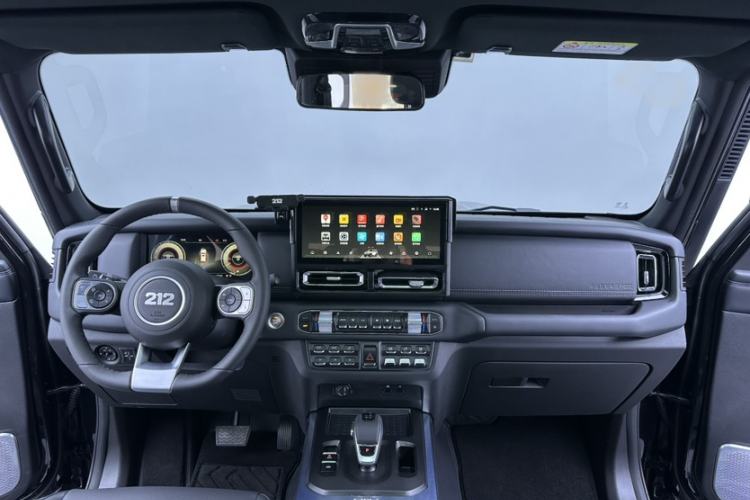 Used 212 T01 2025 2.0T Changfeng
