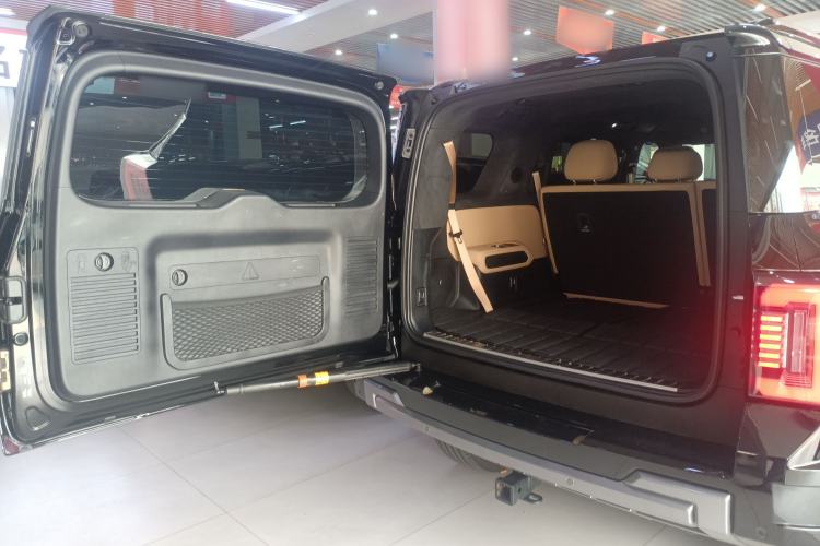 Used Formula Leopard 8 2025 Smart & Brave Flagship Edition 7 Seats Trunk