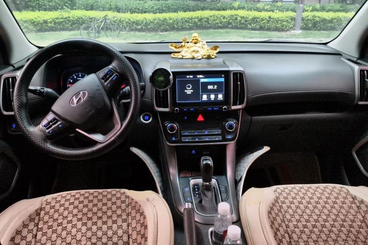 Used Hyundai ix35 2018 2.0L Automatic Two-Wheel Drive Zhiyong·Changlian Edition Center Console