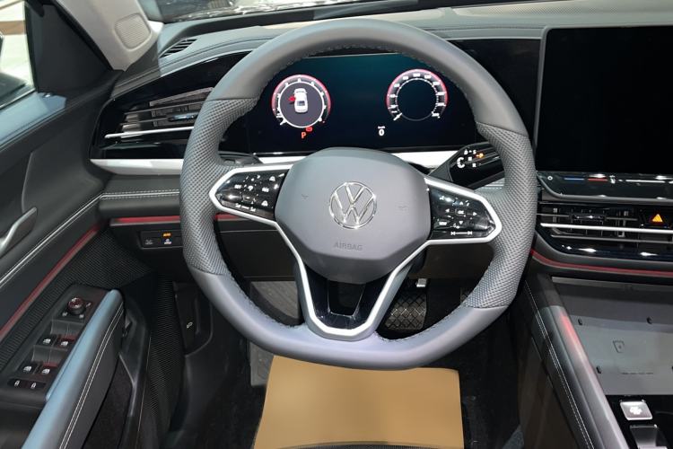 Used Volkswagen Passat 2026 Model, Pro 380TSI Xingkong Longyao Edition Steering Wheel