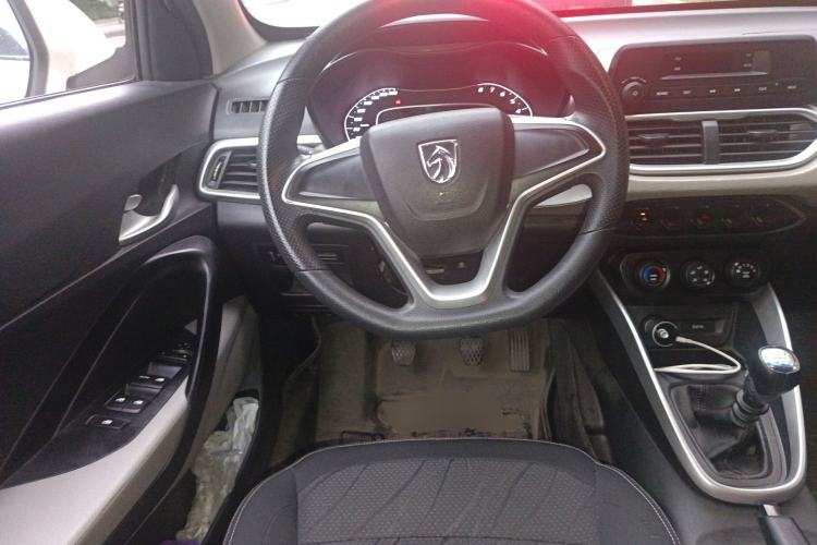 Used Baojun 510 2017 1.5L manual Comfort trim
