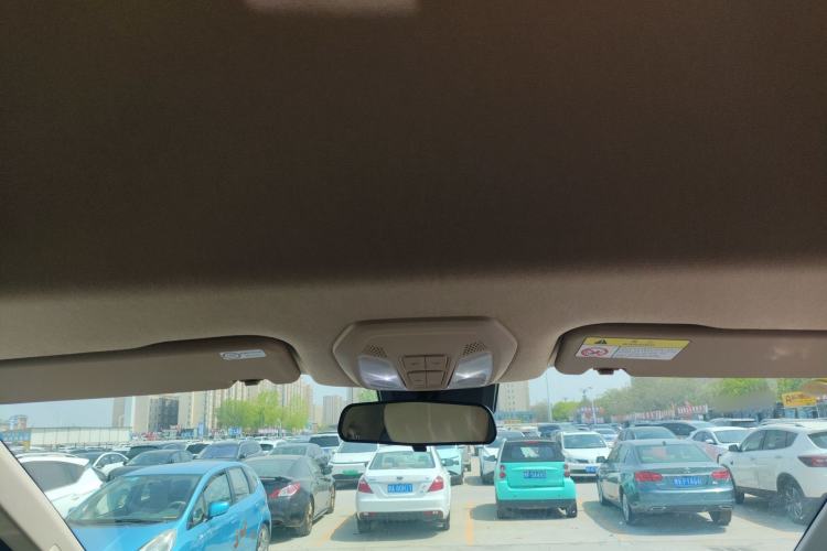 Used SAIC MAXUS Xintu V70 2025 2.0T Manual Long Wheelbase Mid-Height Luxury Version 9 Seats
