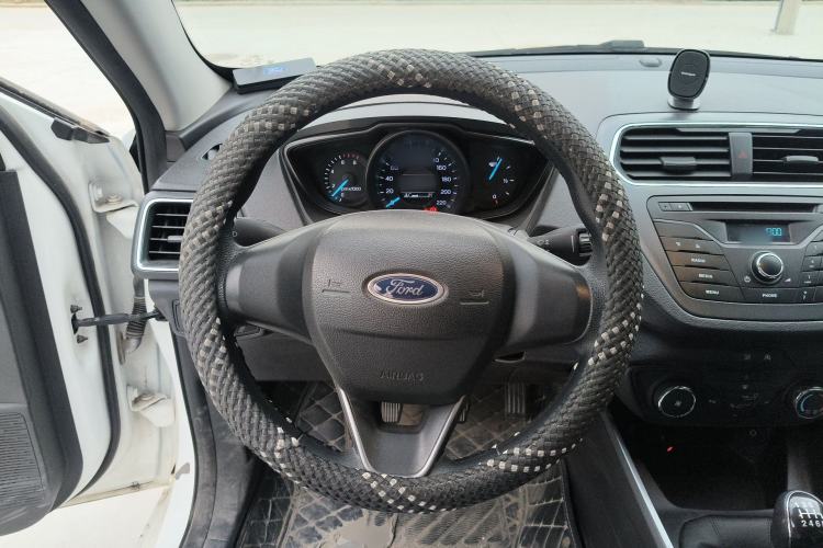 Used Ford Escort 2019 Revised Version 1.5L Manual "Quality Enjoyment" Trim (Tire Pressure Monitoring) China VI Standard Steering Wheel
