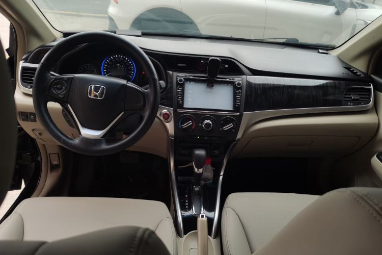 Used Honda Crider 2013 1.8L automatic luxury edition Center Console